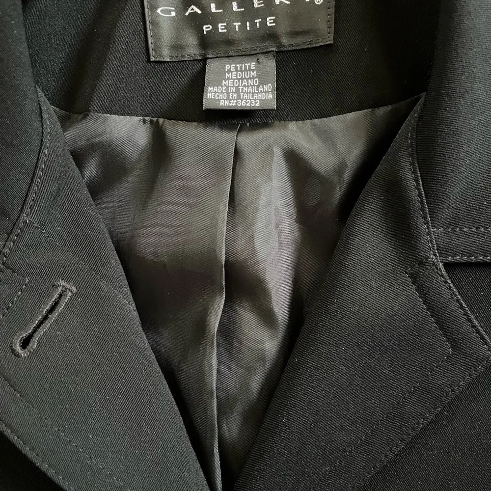 Gallery elegant black